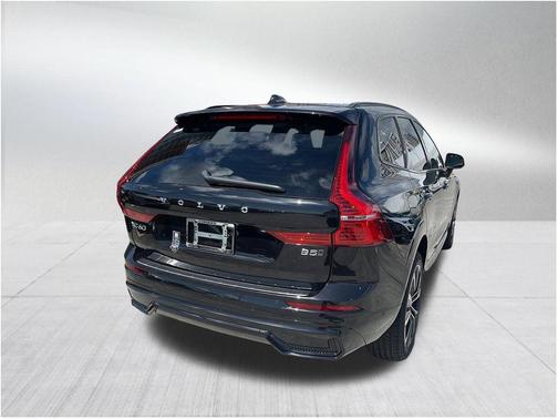 2025 Volvo XC60 B5 Plus
