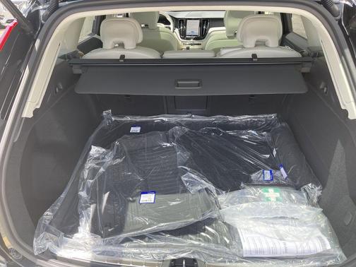 2025 Volvo XC60 B5 Plus