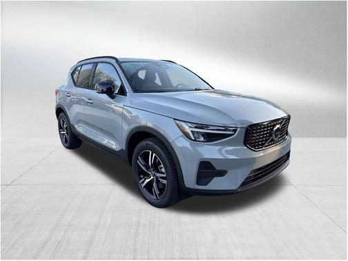 2026 Volvo XC40 B5 Core