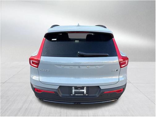 2026 Volvo XC40 B5 Core