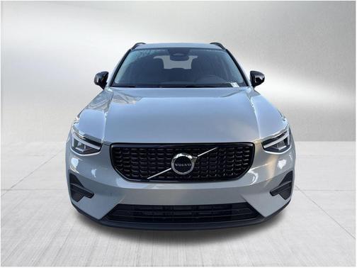 2026 Volvo XC40 B5 Core
