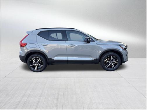 2026 Volvo XC40 B5 Core
