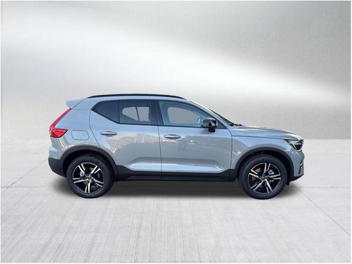 2026 Volvo XC40 B5 Core