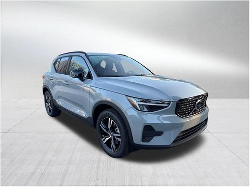 2026 Volvo XC40 B5 Core