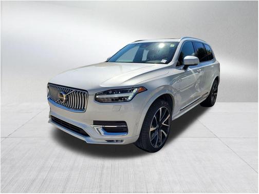 2023 Volvo XC90 B5 Plus
