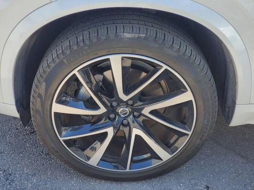 2023 Volvo XC90 B5 Plus