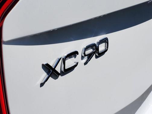 2023 Volvo XC90 B5 Plus