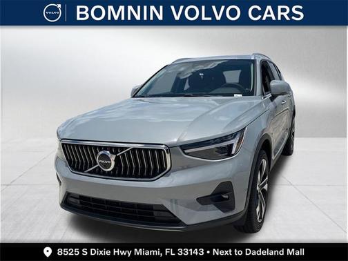 2025 Volvo XC40 B5 Plus Bright Theme