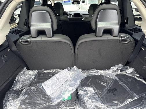 2025 Volvo XC90 Plug-In Hybrid T8 Ultra 7-Seater