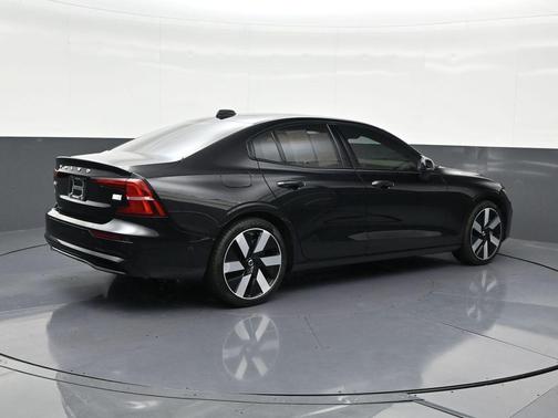 2024 Volvo S60 Recharge Plug-In Hybrid T8 Plus Dark Theme