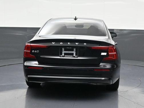 2024 Volvo S60 Recharge Plug-In Hybrid T8 Plus Dark Theme