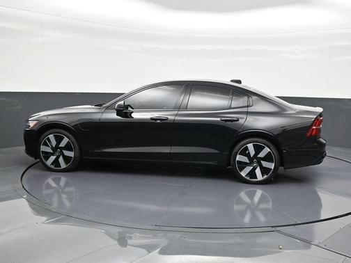 2024 Volvo S60 Recharge Plug-In Hybrid T8 Plus Dark Theme
