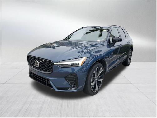 2023 Volvo XC60 B5 Ultimate Dark Theme