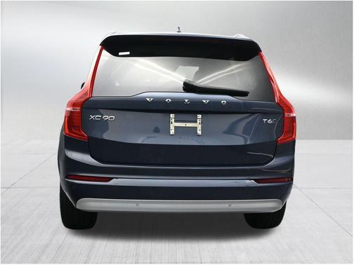 2022 Volvo XC90 T6 Momentum 7 Passenger
