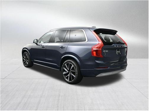 2022 Volvo XC90 T6 Momentum 7 Passenger