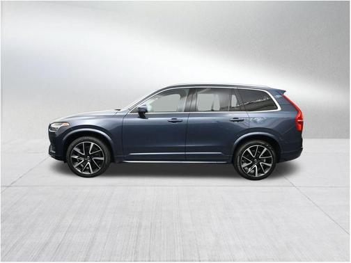 2022 Volvo XC90 T6 Momentum 7 Passenger