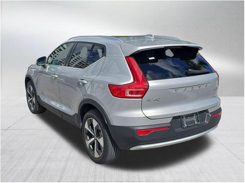 2023 Volvo XC40 B5 Plus Bright Theme