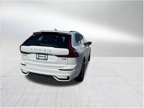 2026 Volvo XC60 B5 Plus