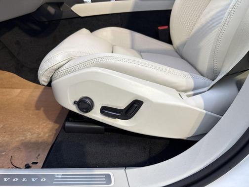 2026 Volvo XC90 B6 Ultra 7-Seater