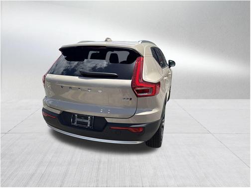 2025 Volvo XC40 B5 Plus Bright Theme