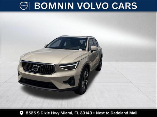 2025 Volvo XC40 B5 Plus Bright Theme