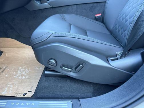 2026 Volvo XC90 B6 Plus 6-Seater