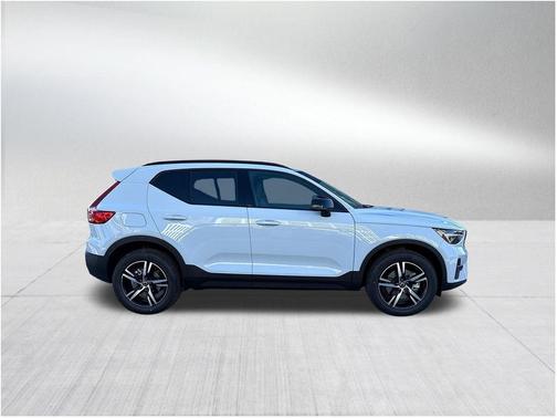 Cloud 9 White 2026 Volvo XC40 B5 Core