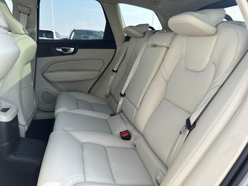 Denim Blue Metallic 2026 Volvo XC60 Plug-In Hybrid T8 Ultra