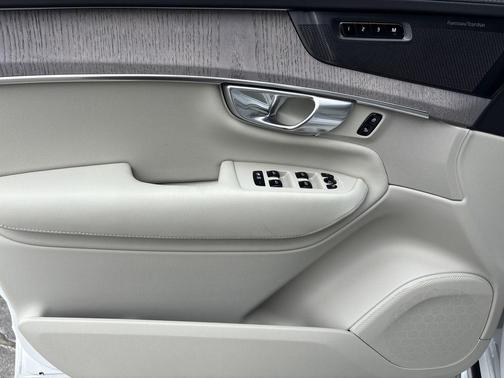 2026 Volvo XC90 B6 Ultra 6-Seater