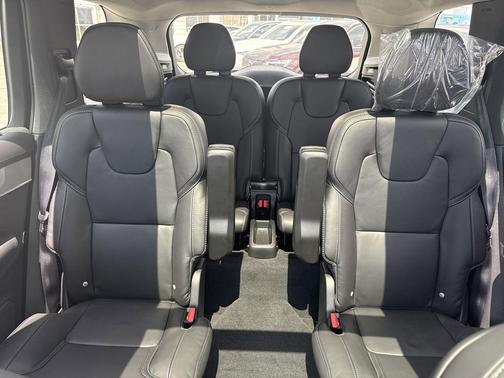 2025 Volvo XC90 B6 Ultra