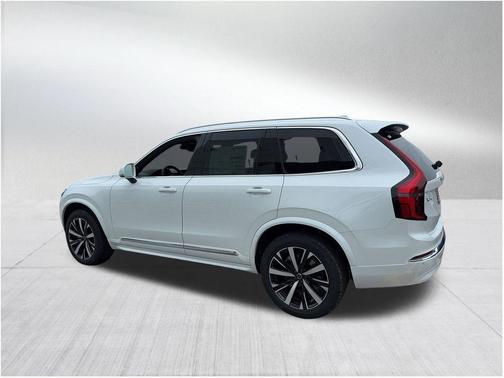 2025 Volvo XC90 B5 Core