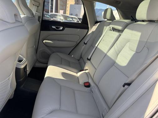 2025 Volvo XC60 Plug-In Hybrid T8 Plus