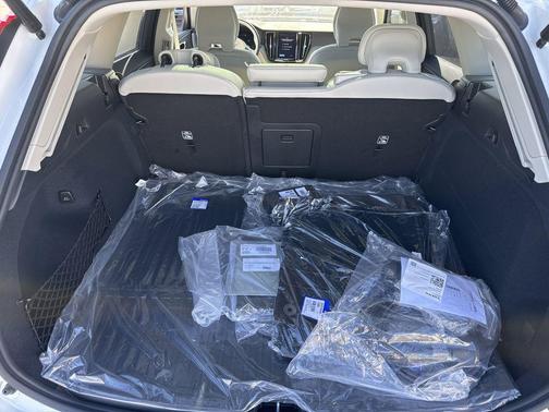 2025 Volvo XC60 Plug-In Hybrid T8 Plus