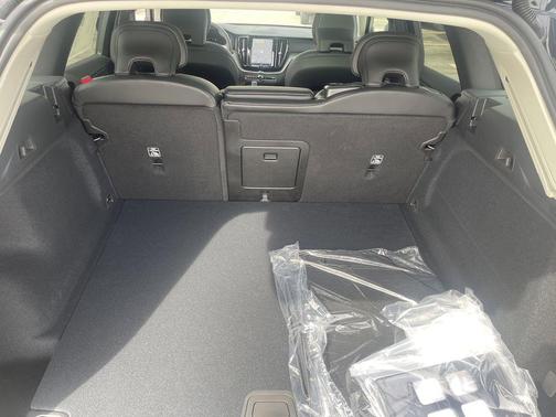 2025 Volvo XC60 B5 Core