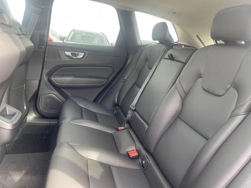 2025 Volvo XC60 B5 Core