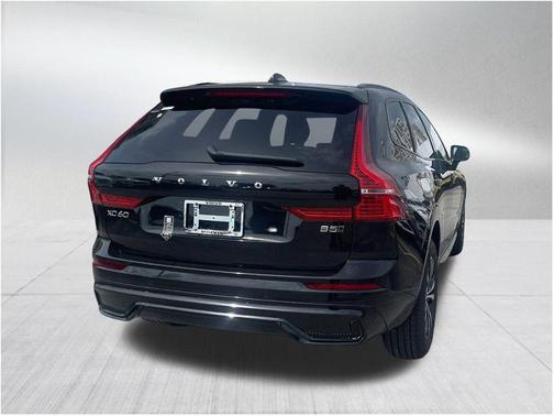 2025 Volvo XC60 B5 Core