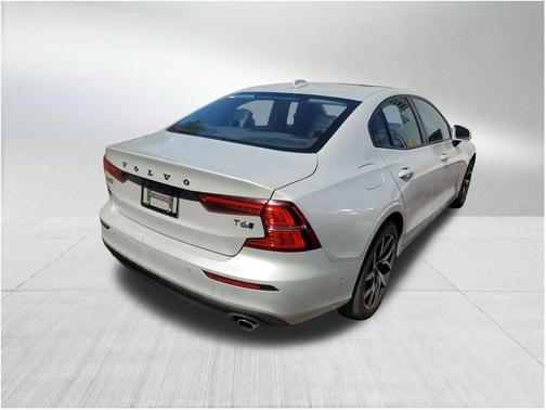 2019 Volvo S60 T6 Momentum