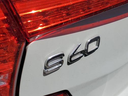 2019 Volvo S60 T6 Momentum