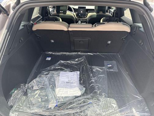 2026 Volvo XC60 B5 Plus