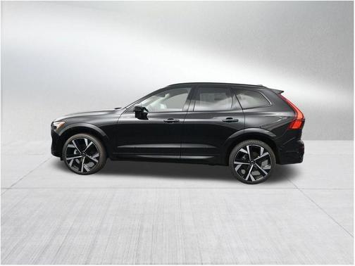 Onyx Black Metallic 2026 Volvo XC60 B5 Ultra