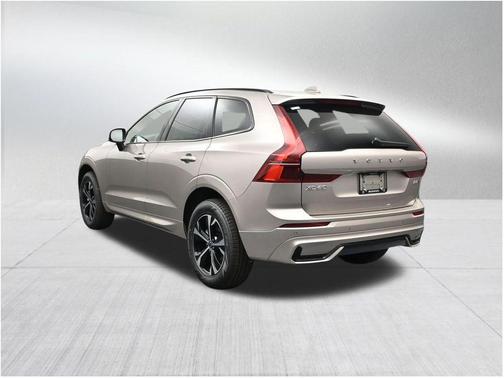 Bright 2026 Volvo XC60 B5 Core