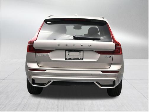 Bright 2026 Volvo XC60 B5 Core