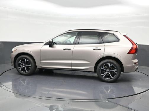 Bright 2026 Volvo XC60 B5 Core