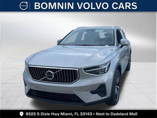 2025 Volvo XC40 B5 Core Bright Theme