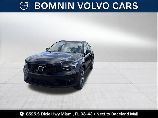 2025 Volvo XC40 B5 Plus Dark Theme