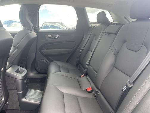 2025 Volvo XC60 Plug-In Hybrid T8 Plus