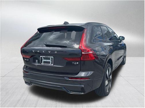 2025 Volvo XC60 Plug-In Hybrid T8 Plus