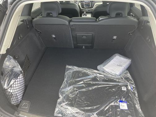 2025 Volvo XC60 Plug-In Hybrid T8 Plus