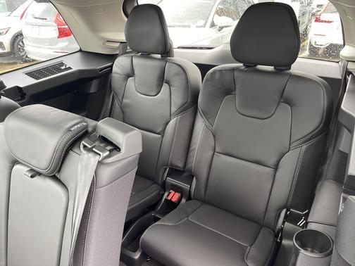 2025 Volvo XC90 B6 Ultra