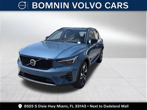 2025 Volvo XC40 B5 Plus Dark Theme
